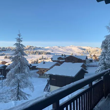 Vue Sur Les Pistes Aux Saisies 4