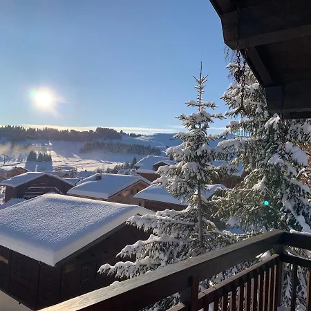 Vue Sur Les Pistes Aux Saisies 4 *